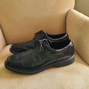 Size 11 Van Heusen Mens Dress Shoes  FAST SHIPPING